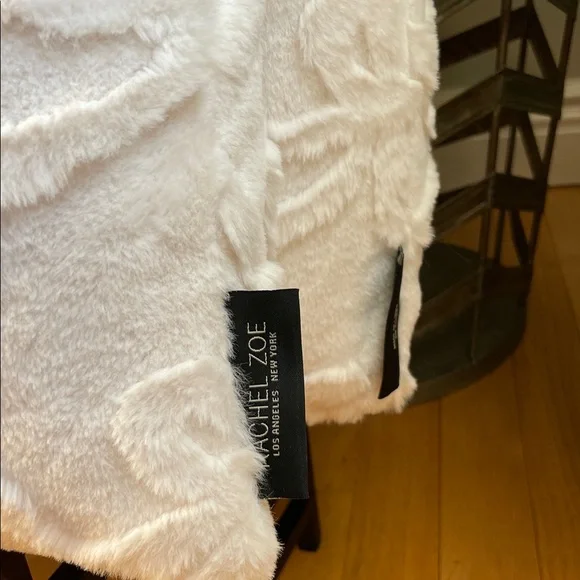 🎀Rachel Zoe Cream Plush Luxurious Faux Fur Pillow Duo with Bow Pattern 🎀 - Picture 13 of 16